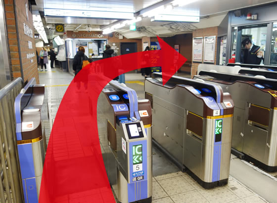 阪急烏丸駅西改札