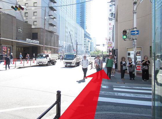 交差点の方に進みます。