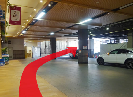 駅前の大きな交差点